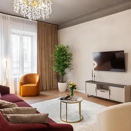 Royal Classic Art On Sichovych Striltsiv 17 Lviv