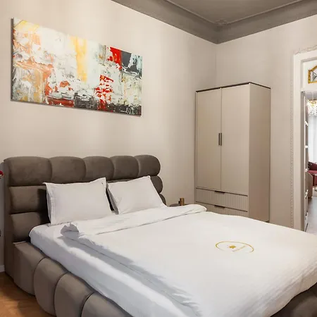 Apartment Royal Classic Art On Sichovych Striltsiv 17 *