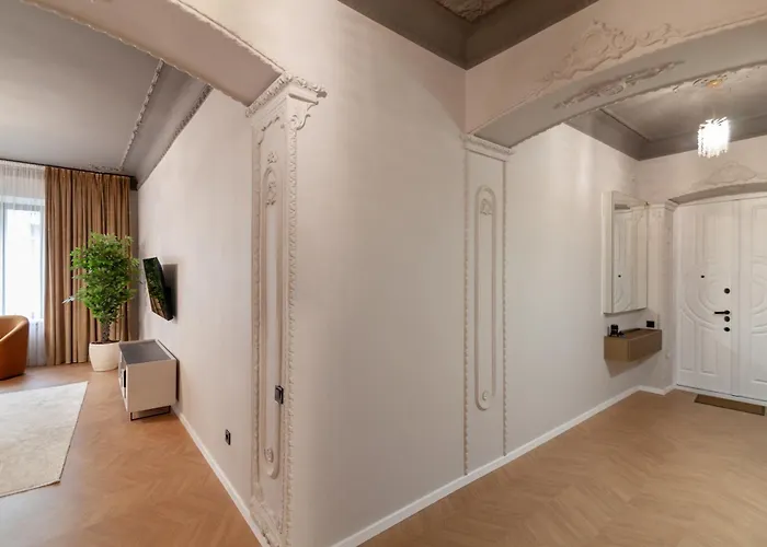 Royal Classic Art On Sichovych Striltsiv 17 Lvov